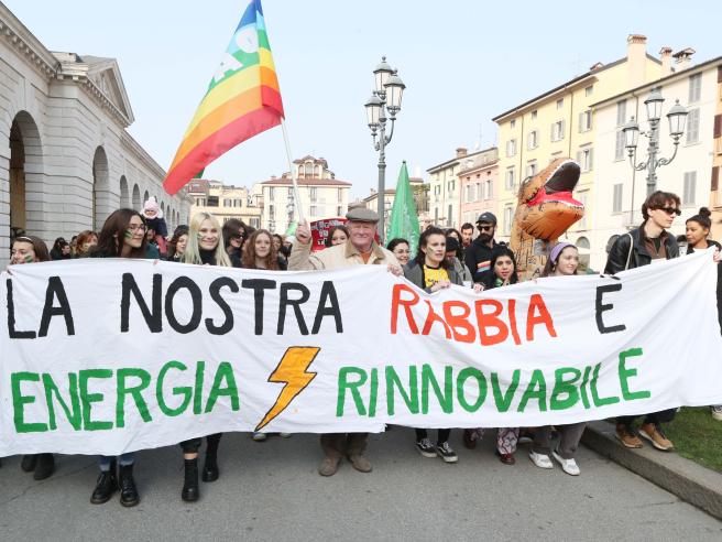 Disuguaglianze, triste primato dell’Italia / E cresce la classe sociale del rancore