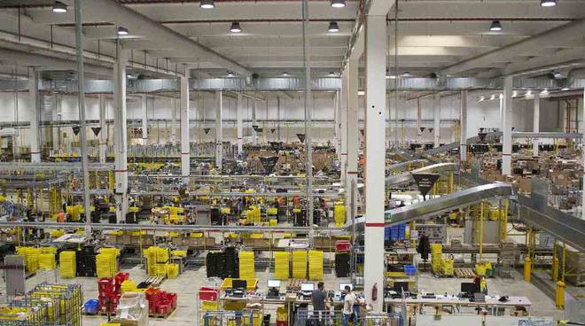 Sciopero dei lavoratori di Cgil e Ugl di Amazon Italia per il Black Friday