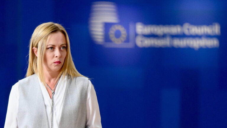 Burla telefonica di due comici russi a Giorgia Meloni, che parla dell’Ucraina