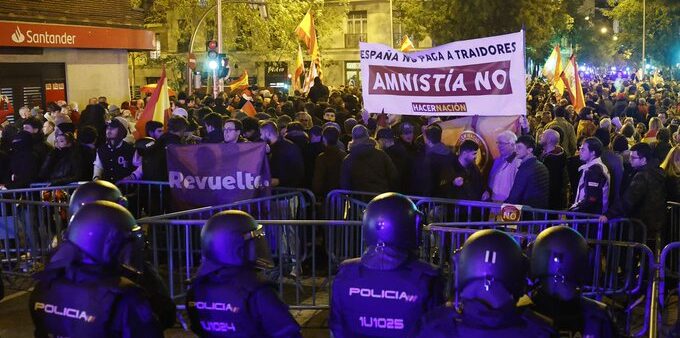 SPAGNA / Attentato a leader di Vox / Accordo Sanchez-Indipendentisti