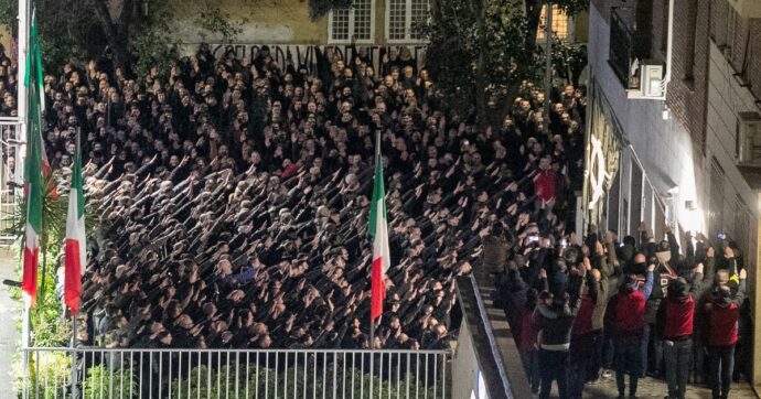 La Cassazione: “Il saluto romano è reato solo se c’è il pericolo di fascismo”