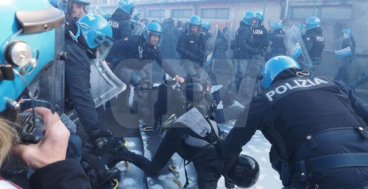 VICENZA / Centri sociali in corteo contro Israele, scontri con la  polizia