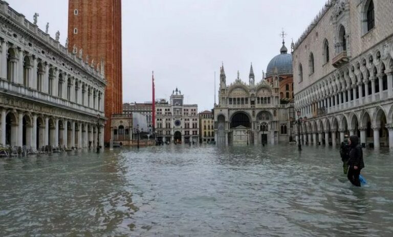 MALTEMPO / Il ciclone atlantico sferza l’Italia. Acqua alta a Venezia