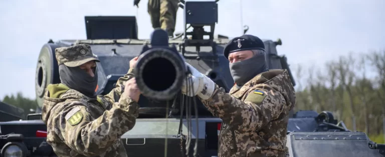 GUERRA / L’America di Trump blocca gli aiuti militari all’Ucraina