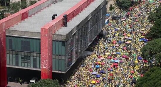 BRASILE / L’estrema destra di Bolsonaro invade San Paolo – video