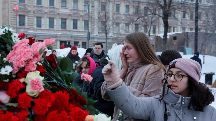 L’ADDIO A NAVALNY / Migliaia di russi sfidano Putin: non abbiamo paura