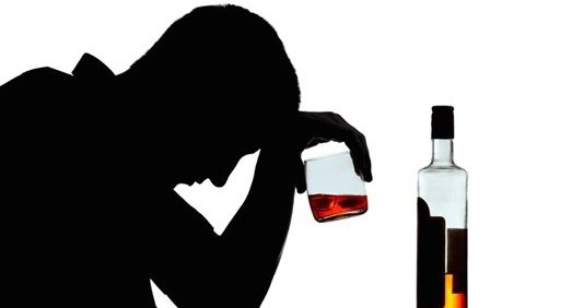ALCOL / 3,7 milioni gli italiani che sballano. Aumentano i ragazzi bevitori