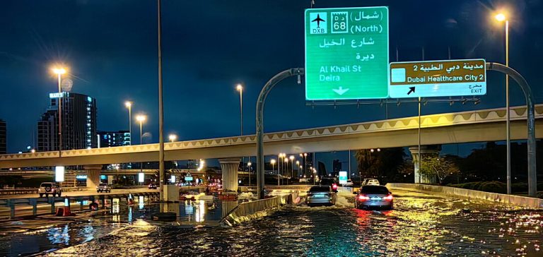 L’ALLUVIONE NEL DESERTO / Mai così tanta pioggia e Dubai va in tilt
