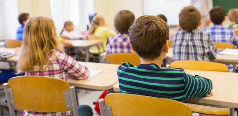 La nuova scuola:  ordine, disciplina e tutti in riga