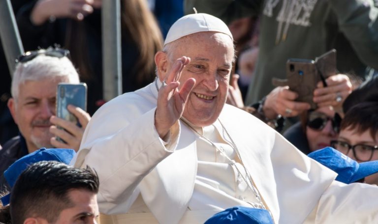 VENEZIA / Il Papa ai giovani: “Siate creatori di novità, alzatevi dal divano”