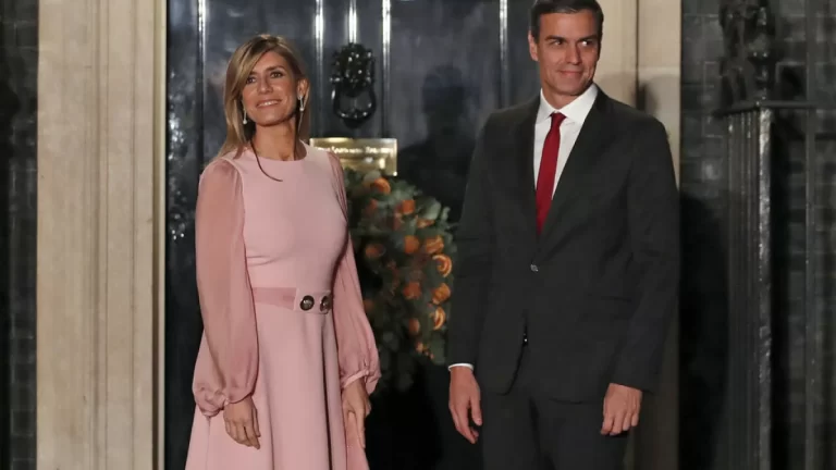 SPAGNA / Il premier Sanchez mette all’angolo la “macchina del fango”