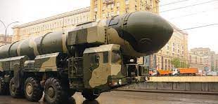 RUSSIA / Putin ordina esercitazioni militari ai confini con le armi nucleari