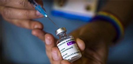 ASTRAZENECA ritira il suo vaccino contro il Covid-19 in tutto il mondo