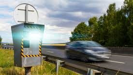 VELOCITA’ / Stop agli autovelox-trappola, vietati in città sotto 50 km/h