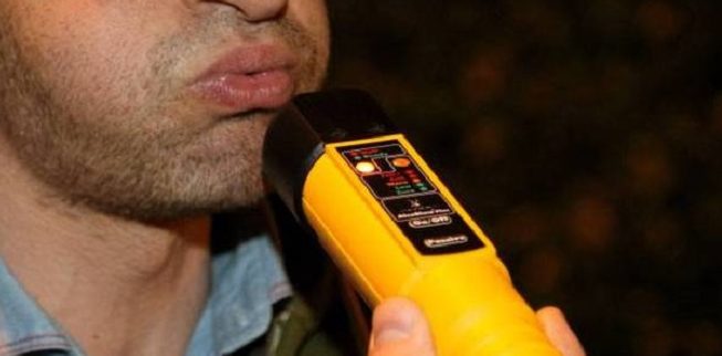 Per verificare l’ubriachezza non serve l’alcoltest: basta un’occhiata