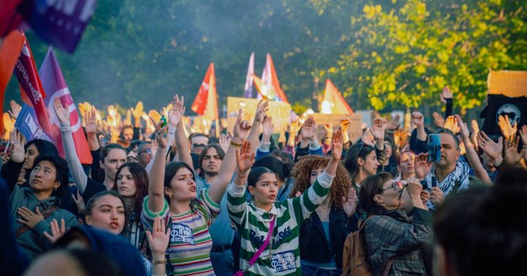 FRANCIA / Proiezioni sballate: l’estrema destra scende dal 33,1 al 29,25% / Sinistra al 28% con il boom di giovani elettori