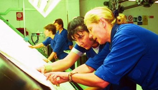STESSO LAVORO ma alle donne stipendi più bassi di 6mila euro all’anno