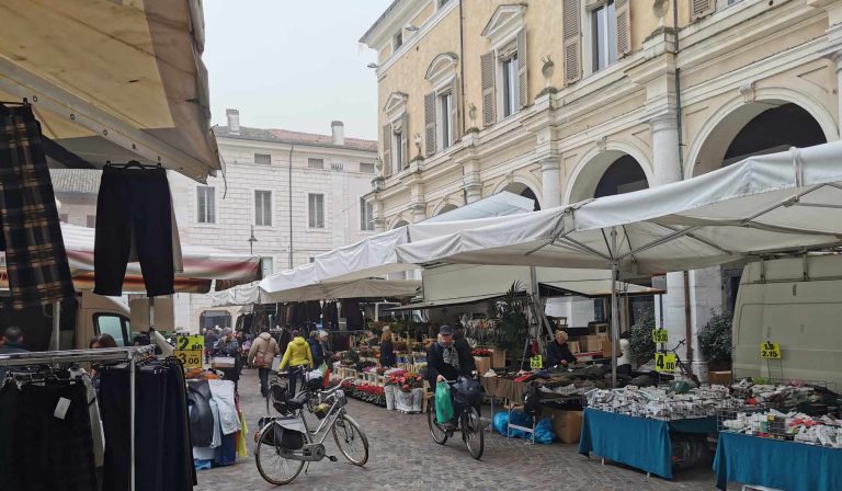 FERRARA / Il ruggito del potere