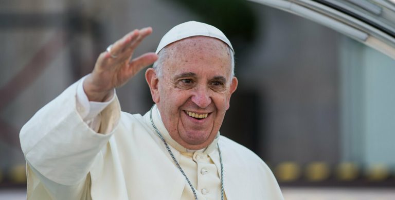 ADDIO A FRANCESCO, il Papa venuto dalla fine del mondo / Donald Trump e Melania sabato in Vaticano per i funerali