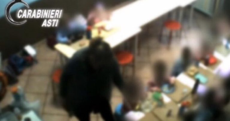 Due maestre d’asilo interdette da tutte le scuole per vessazioni e insulti razzisti