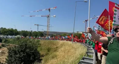BOLOGNA / 10mila metalmeccanici in corteo sulla tangenziale per il contratto: saranno denunciati per blocco stradale