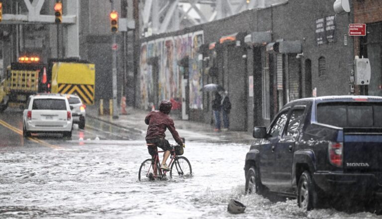 MALTEMPO / Tempesta su New York: la metropoli sommersa dall’acqua