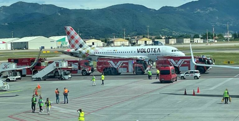 BERGAMO / Si uccide facendosi risucchiare dal motore di un Airbus