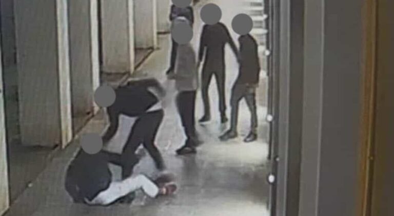 MILANO / Accoltellato da 5 ragazzi, resterà invalido. Le frasi shock dopo l’arresto: “Speriamo che muoia”