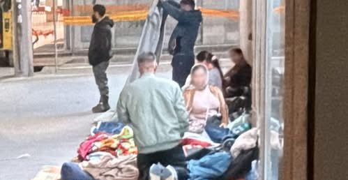 FORTE CON I DEBOLI / Il sindaco Fabbri caccia e sanziona 8 senzatetto: “Ferrara non è una città per nomadi”
