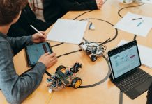 I NUOVI LICEI / Il ministero propone lo scorporo della Geostoria e lo studio dell’Intelligenza Artificiale