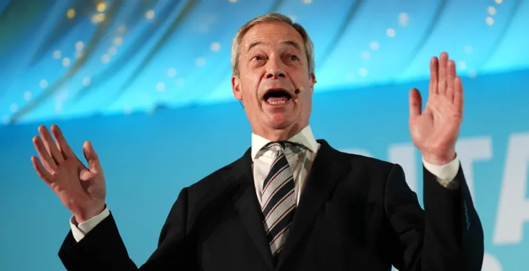 GRAN BRETAGNA / Forte avanzata dell’estrema destra di Farage alle amministrative. Starmer: “Vado avanti”
