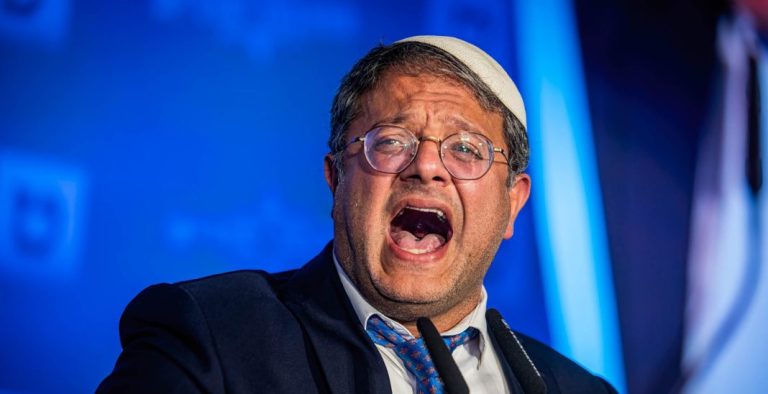 FLOTILLA / Il ministro israeliano Ben Gvir indagato per tortura e sequestro. E lui insulta l’Italia: “Terra di ciabatte”