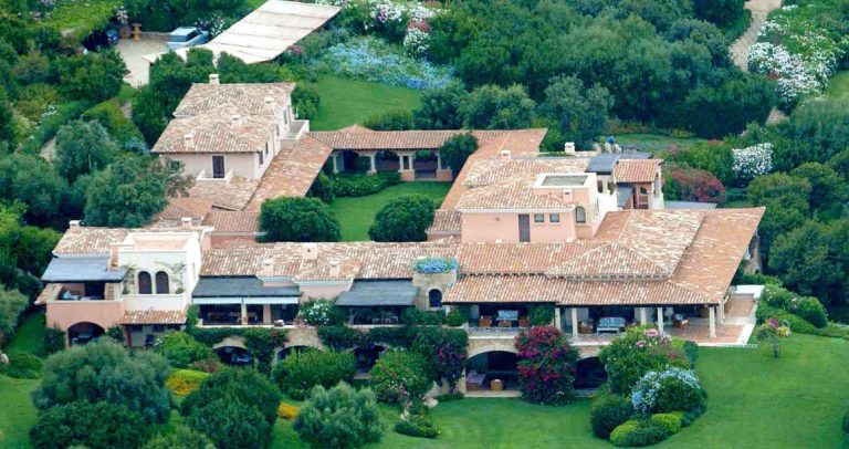 COSTA SMERALDA / La famiglia Berlusconi vende Villa Certosa ai reali del Qatar per 350 milioni di euro
