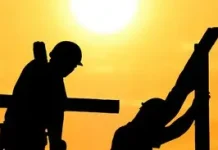 IN EMILIA vietato il lavoro all’aperto / IN VENETO muore un operaio, lavorava sull’asfalto rovente: e la prevenzione?