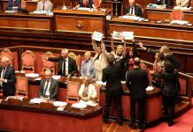 RAPPORTI CON UN CLAN / La Destra nega l’accesso alle chat di Delmastro chiesto dalla Procura. Bagarre in Senato