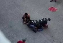 BOLOGNA / 42enne ammanettato e a pancia in giù muore durante un controllo di polizia. Gridava “aiuto” – I video