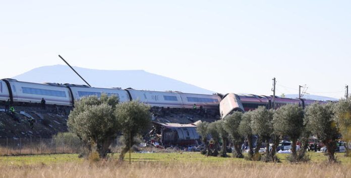 Almeno 39 morti nello scontro tra due treni alta velocità in Spagna
