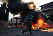 LA FRANCIA BRUCIA ANCORA / Non si fermano le proteste degli studenti: in giornata più di 600 arresti – I video